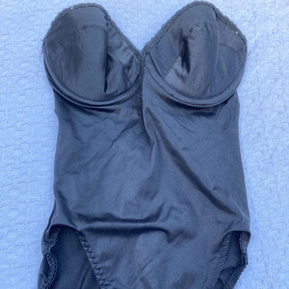 Body shaper ( no straps) ball 36c